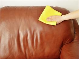 Cách làm sạch ghế sofa da thật luôn đẹp như mới