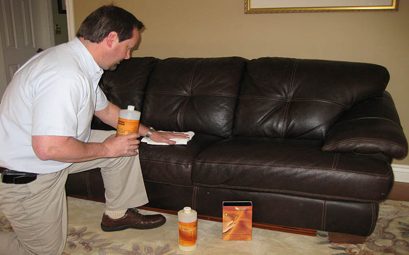 cách làm sạch ghế sofa da thật